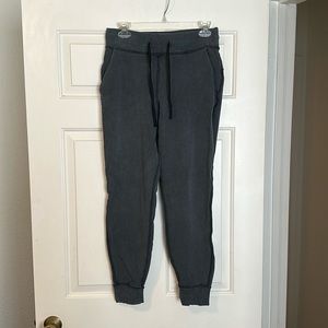 Lululemon women’s joggers - size 6, black